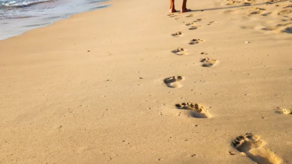 

V daljni preteklosti je človek hodil bos.