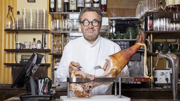 Yves Cambdeborde velja za ključnega začetnika “bistromanije” v 
Parizu, ki se je razširila po vsem svetu.