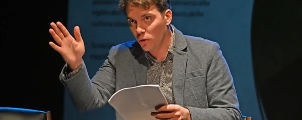 “O tem, kar smo, govorijo dejanja. Nobena beseda ni bolj modra 
od njih,” poudarja Jernej Šček.