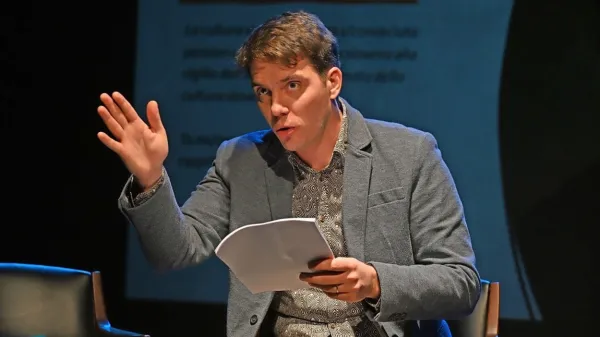 “O tem, kar smo, govorijo dejanja. Nobena beseda ni bolj modra 
od njih,” poudarja Jernej Šček.