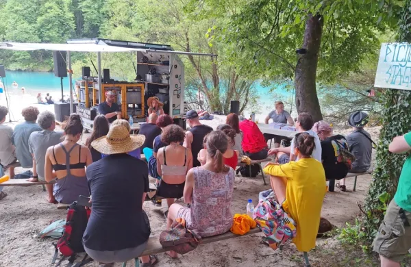 Sajeta vsako leto postreže tudi s pestrim spremljevalnim programom.