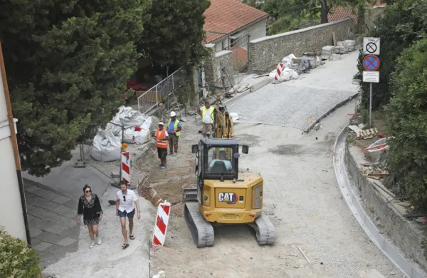 Gradbena dela v Ulici IX. korpusa, kot smo jih 3. julija ujeli v objektiv 