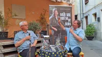 V Izoli sta  knjigo kolumn predstavila idrijski založnik Damijan Bogataj in  avtor kolumn Drago Mislej Mef.
