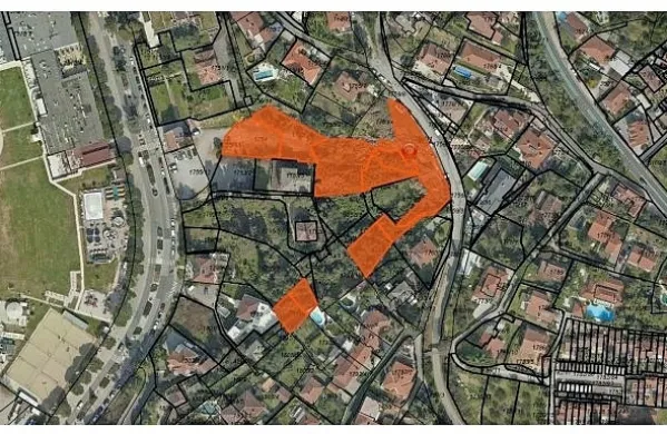 Oranžna barva kaže sklop portoroških parcel, ki jih je na javni dražbi 
prodajala piranska občina. Kupila jih je družba EFG, ki jo vodi Nik 
Popovič. 
