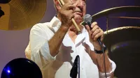 Nick Mason je občinstvu zaupal  tudi  nekaj anekdot. 