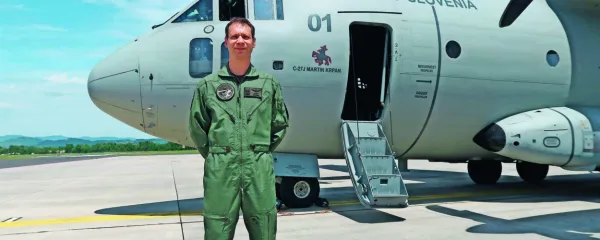 Stotnik Robi Resnik, pilot največjega slovenskega letala spartan