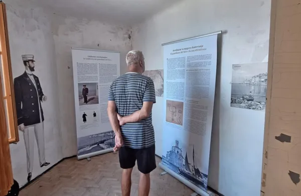 V notranjosti svetilnika je na ogled razstava o  tem edinstvenem 
kulturnem spomeniku.