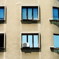 Na kaj vse je treba pomisliti, preden klimatsko napravo namestite 
v svoj dom?