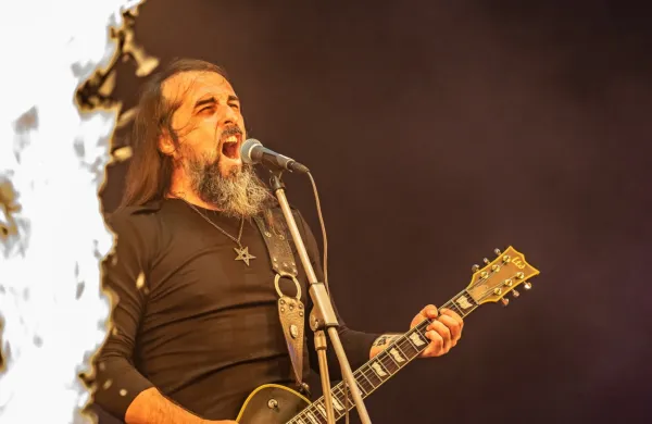 Sakis Tolis (na fotografiji) je zasedbo Rotting Christ ustanovil pred 
35 leti.