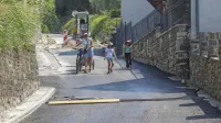 Sečovlje so bile že od lanske jeseni ujete med gradbena dela, z 
zamudami pa je prišel tudi konec šolskega leta in popolna zapora 
ceste. 