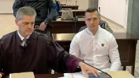 Klemen  Kadivec (desno)  z  odvetnikom  Brankom  Gvozdićem