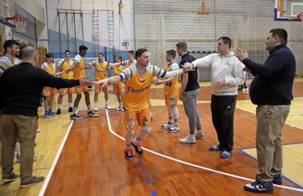 Košarkarji v domačih ligah se bodo na igrišča vrnili konec 
septembra.