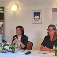 Z leve proti desni: Tatjana Vošinek Pucer, Karmen Rodman in Katja 
Kralj