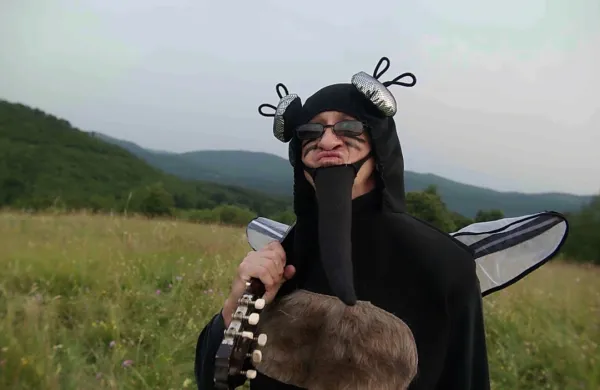 Komar Goga na snemanju videospota za skladbo Pismo komarju