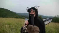 Komar Goga na snemanju videospota za skladbo Pismo komarju