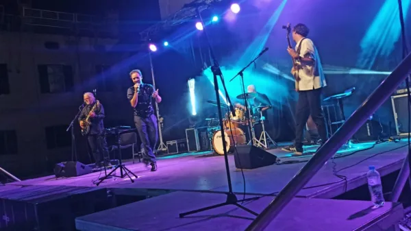 Klemen Slakonja je v sredo dokazal, da je na odru doma. 