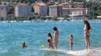 Tudi na kopališčih prihaja do občasnih poškodb, še zlasti, ko kdo 
pretirava in ni dovolj pazljiv.   