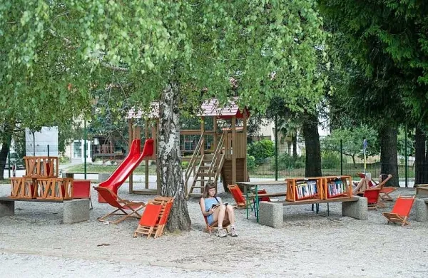 V sklopu Druženja pod drevesi bodo v Kanalu izvedli raznovrsten 
kulturni in glasbeni program. 