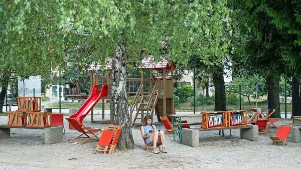 V sklopu Druženja pod drevesi bodo v Kanalu izvedli raznovrsten 
kulturni in glasbeni program. 