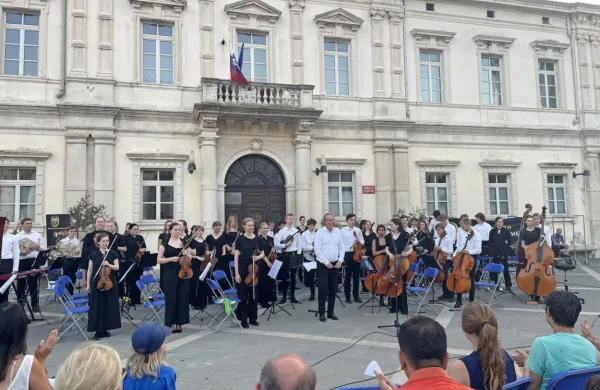 Mladinski simfonični orkester Twents Jeugd prihaja iz Nizozemske.