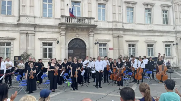 Mladinski simfonični orkester Twents Jeugd prihaja iz Nizozemske.