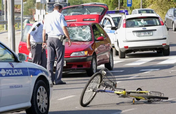 Samo lani je policija obravnavala več kot štiri tisoč nesreč s pobegom, večinoma je šlo za nesreče le z materialno škodo.