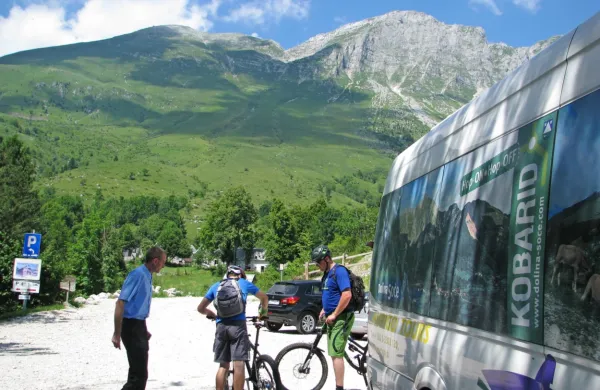 Vožnja pod Krnsko pogorje je atraktivna za mnoge.