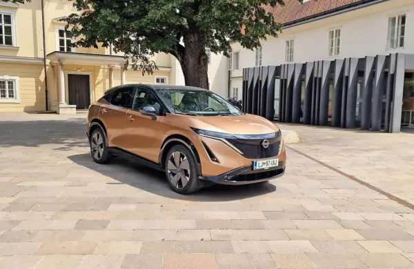 Električni Nissan je zanimivega videza in dobrih tehničnih karakteristik. Le cena ni najbolj prijazna.