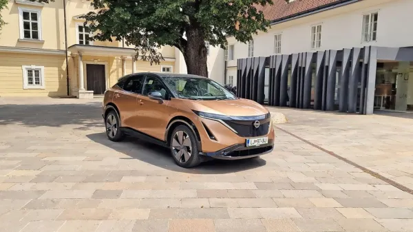 Električni Nissan je zanimivega videza in dobrih tehničnih karakteristik. Le cena ni najbolj prijazna.