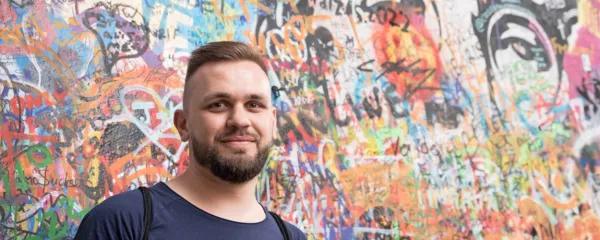 Alex Kama Devetak je po službeni dolžnosti  zelo dejaven v knjižnici, ki je pomemben 
gradnik in povezovalec slovenske skupnosti v Italiji.