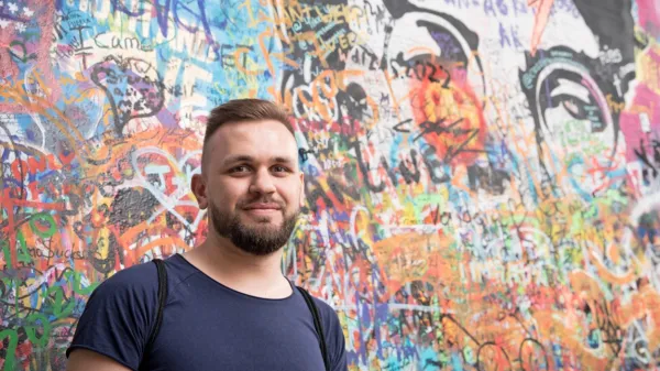 Alex Kama Devetak je po službeni dolžnosti  zelo dejaven v knjižnici, ki je pomemben 
gradnik in povezovalec slovenske skupnosti v Italiji.