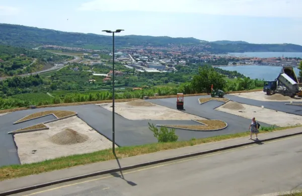 Preuredili parkirišče ob izolski bolnišnici