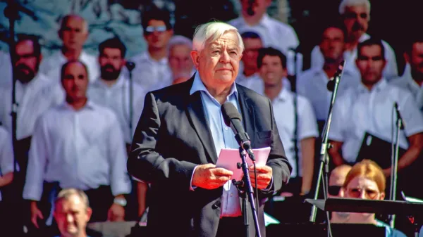 Milan Kučan je v Podvelki pozval k temeljitejšemu razmisleku o 
miru.
