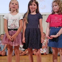 S preizkušenimi igralci Planike je v veseloigri nastopilo kar 13  
otrok. V prihodnje  se, ob  trenutno le treh malčkih do petega leta 
starosti, Vojskemu obetajo slabši časi.