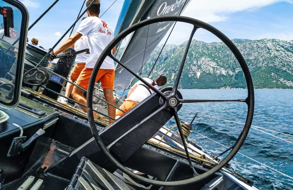 Črnogorskega  krmarja  Maxi  Jene   Miloša  Radonjića so   v  Trstu  aretirali  lani,  dva dni pred začetkom  
Barkolane  (fotografija je simbolična).