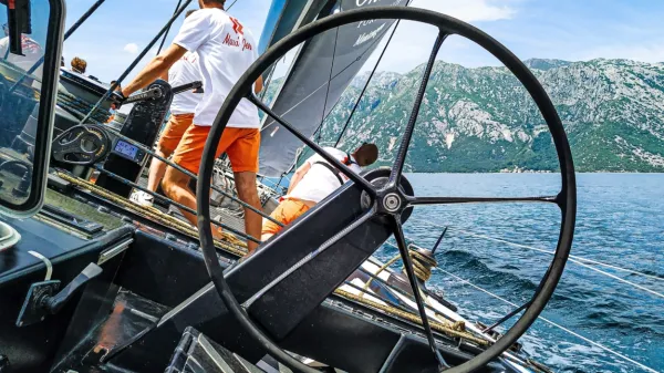 Črnogorskega  krmarja  Maxi  Jene   Miloša  Radonjića so   v  Trstu  aretirali  lani,  dva dni pred začetkom  
Barkolane  (fotografija je simbolična).