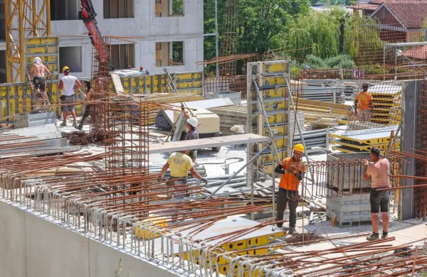 Tudi v gradbeništvu delodajalci težko najdejo delavce.