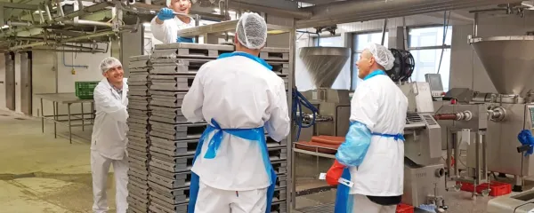 Delavcev primanjkuje, iskalci zaposlitev in razpoložljiva delovna 
mesta pa se ne prekrivajo na ustrezen način.