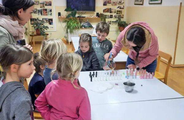 V šoli se veliko dogaja - utrip iz lanske  ustvarjalne delavnice. 