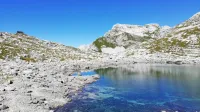 O stanju jezer Triglavskega narodnega parka  sklepajo na podlagi 
opažanj. Na fotografiji je Rjavo jezero.