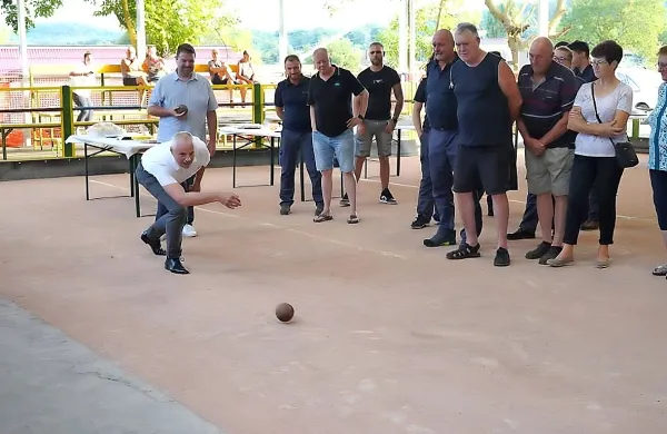 Novo balinišče je preizkusil tudi pivški župan Robert Smrdelj. 