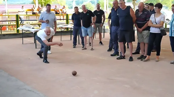 Novo balinišče je preizkusil tudi pivški župan Robert Smrdelj. 