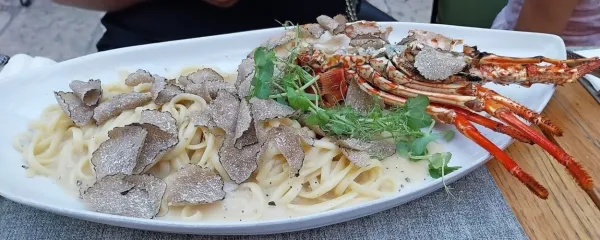 Jastog, domače fetuccine in tartufi