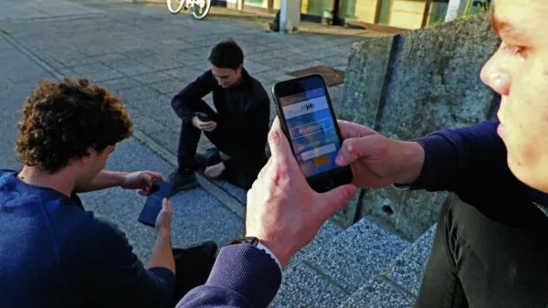 Dijaki in študentje v Sloveniji poletje večinoma izkoristijo za delo, 
a ima slednje lahko tudi negativne učinke.