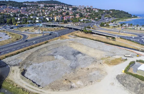 Glavni namen novega in veliko večjega zadrževalnika padavinske 
vode je preprečitev poplavljanja določenih nižje ležečih območij. 