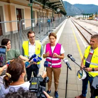 Prenova železniške postaje poteka po načrtih, povezava med postajama obeh Goric še ni zagotovljena (FOTO)