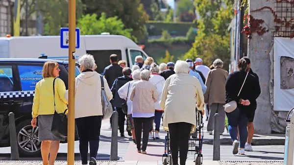 V prostovoljno dodatno pokojninsko zavarovanje je v Sloveniji 
vključenih 61 odstotkov aktivnih prebivalcev, a če pogledamo 
aktivne vplačnike, je bilo lani vanj vključenega zgolj 40 odstotkov 
aktivnega prebivalstva. 