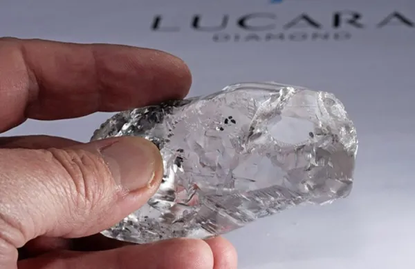 Na istem nahajališču je družba Lucara lani našla  1080,1 karatni 
diamant.