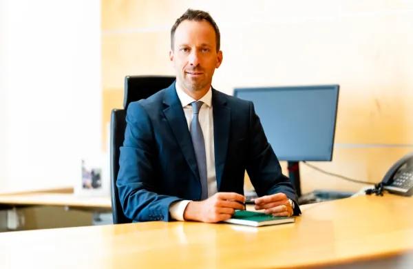  Andraž Fakuč, direktor Podružnice Zahodna regija v OTP banki

 

(foto: arhiv Nove KBM)