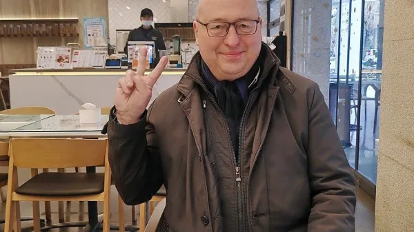 David Orzan, ki je prvi goriški ambasador v svetu, je Kitajce 
navdušil nad belimi briškimi vini.